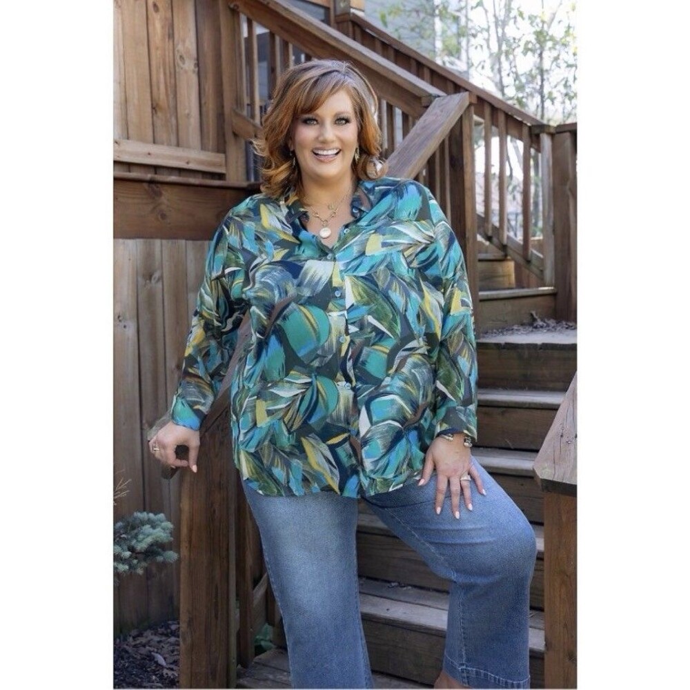 Brandis Dress Out Loud Serving the Curvy Bestie Printed Shirt Size M Lush Jungle